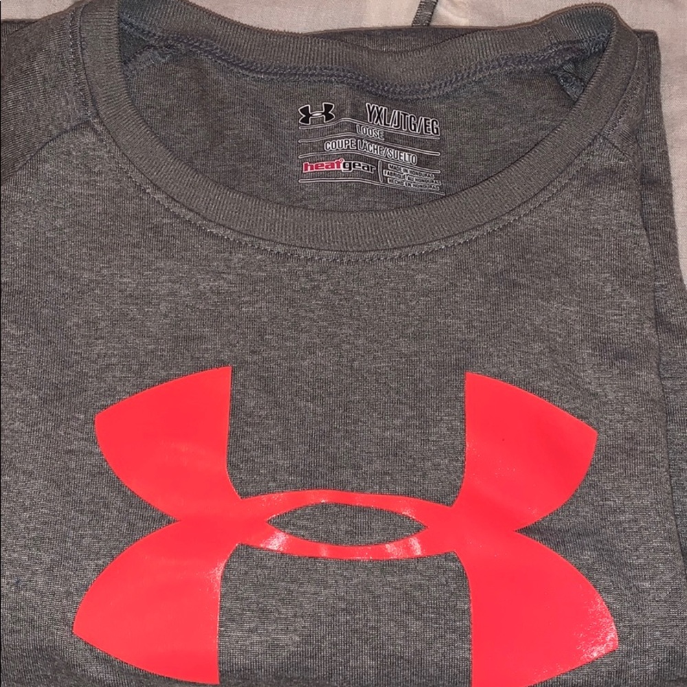 Under Armor youth XL t-shirt